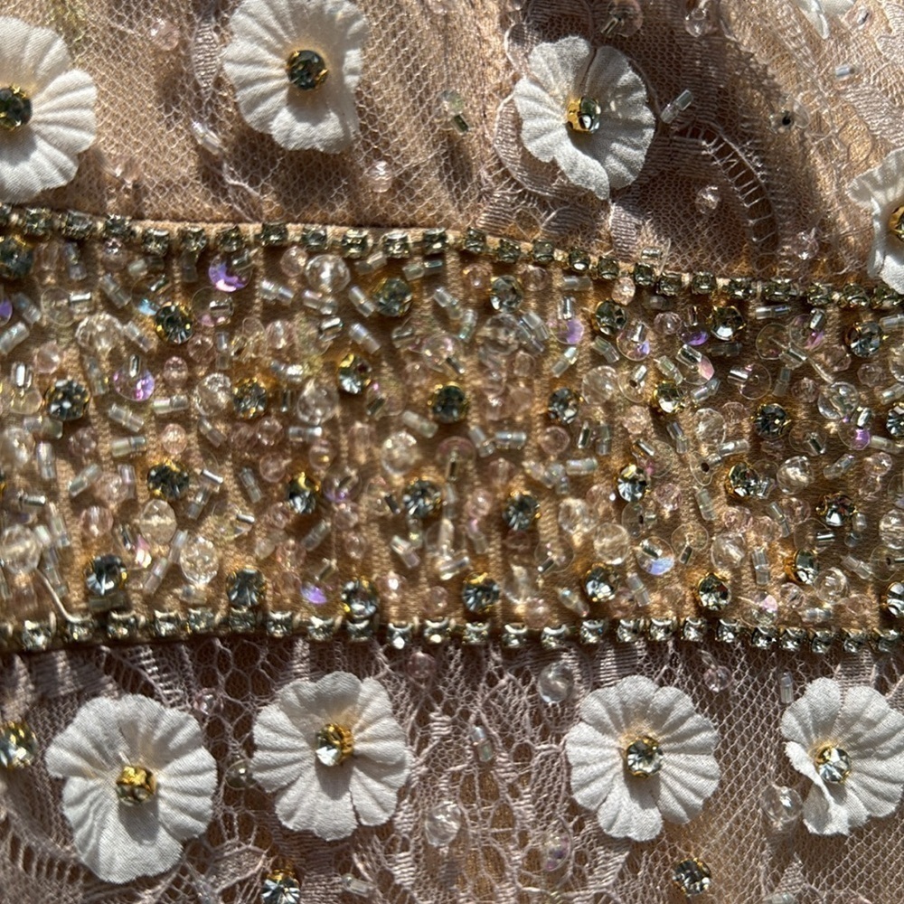 See Clip 😍New ▶️ Mac Duggal ◀️ Floral Applique Sleeveless Midi Dress Ivory Nude - Picture 12 of 15